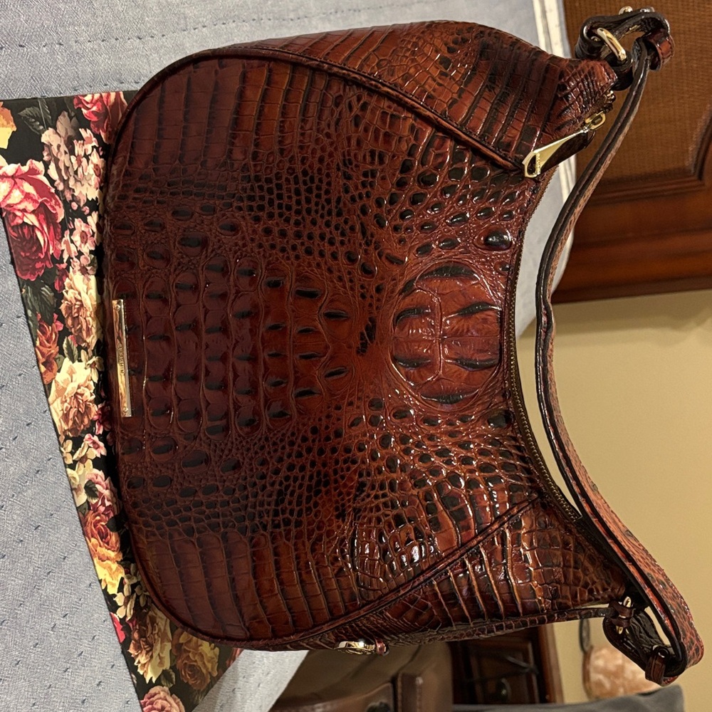 Elegant Brown Crocodile-Embossed Women's Bag
Brahmin Pecan Melbourne